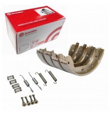 SZCZĘKI HAMULCOWE + SPRĘŻYNKI MONTAŻOWE BMW E60 E61